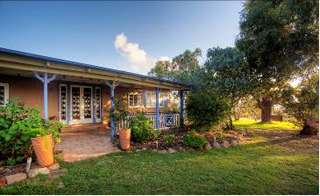 James Farmhouse And Rose Cottage Ballandean Qld Mackay Tourism